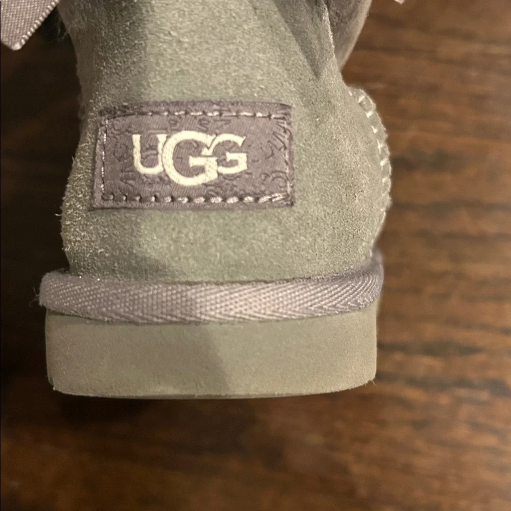 UGG Kids Gray Fur-Lined Winter Boots With Bows Size 3